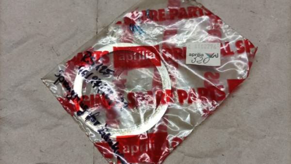 Aprilia RS 125 Tuono Ölpumpe Anschluss 0241071