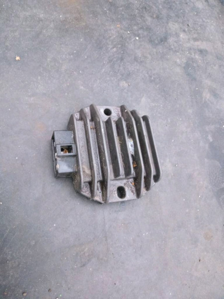 Aprilia SR 50 R Gleichrichter Spannungsregler